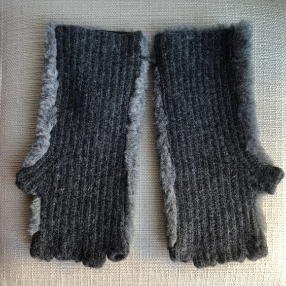 Max Mara Label-cut Manny Gloves with M Logo Size: OS Fall/Winter Gray - Picture 7 of 7